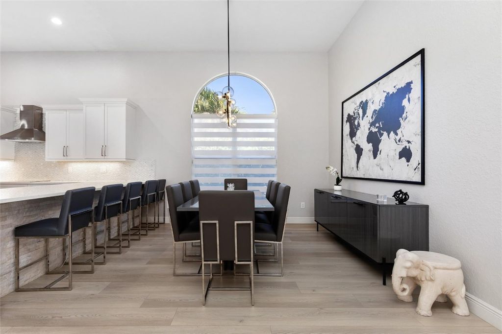 Image 4 of property listing at 7685 NW 71st Terrace, Parkland, FL 33067