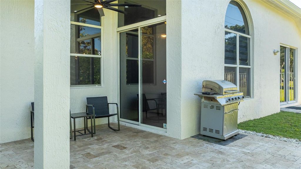 Image 41 of property listing at 7685 NW 71st Terrace, Parkland, FL 33067