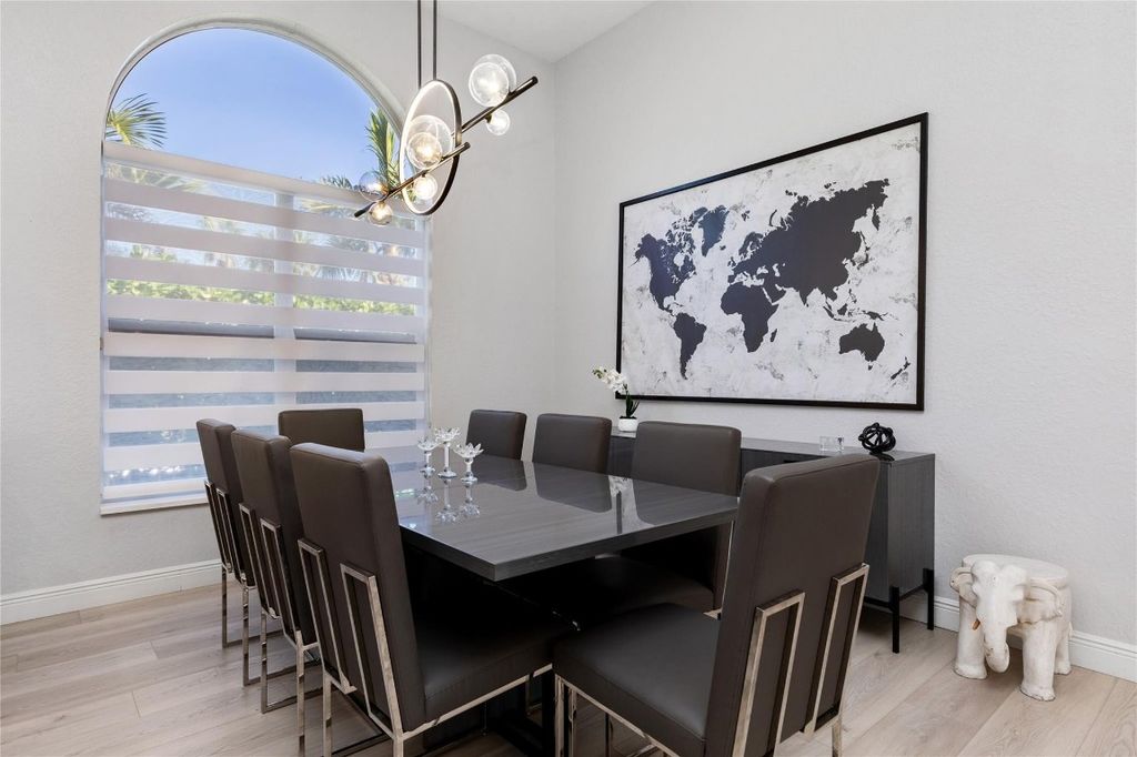 Image 5 of property listing at 7685 NW 71st Terrace, Parkland, FL 33067