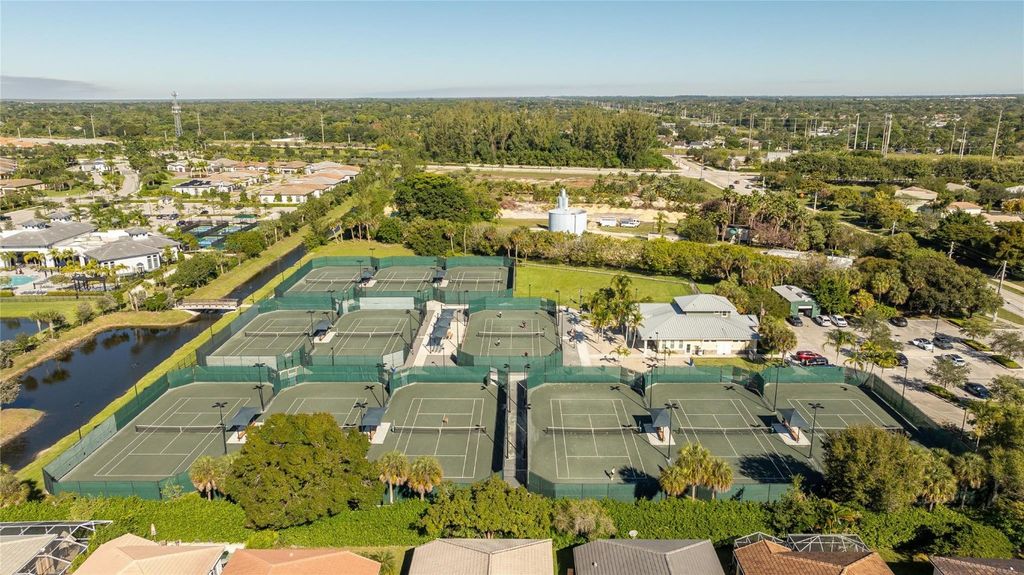 Image 53 of property listing at 7685 NW 71st Terrace, Parkland, FL 33067