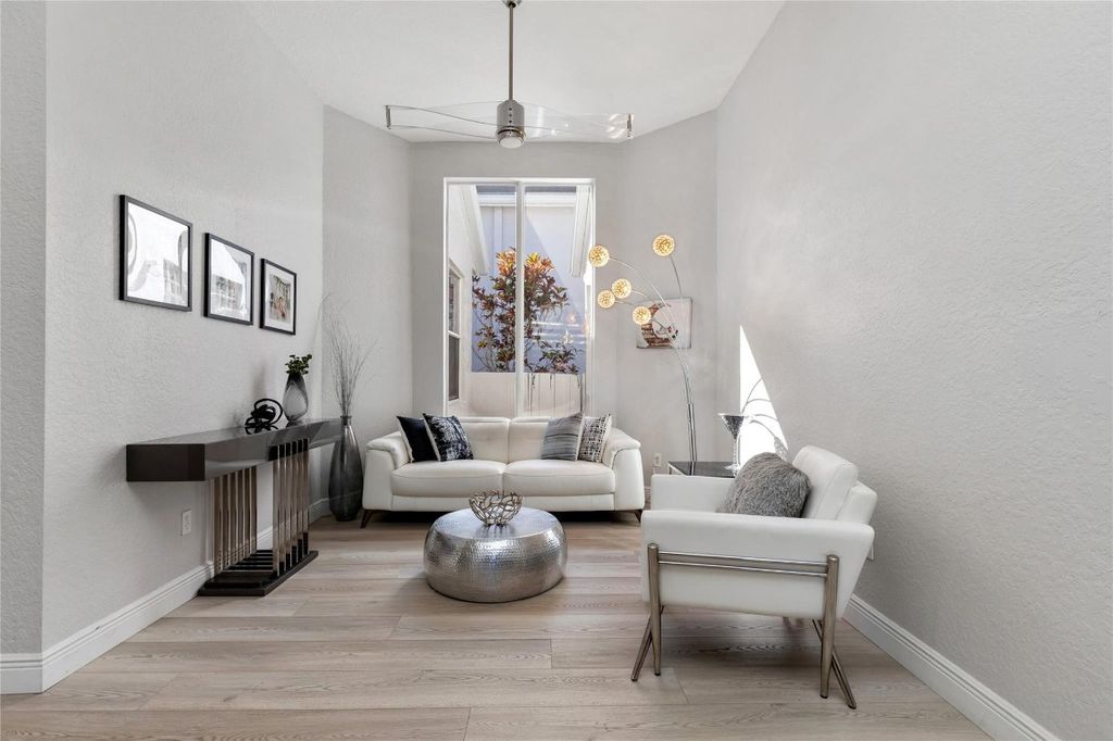 Image 9 of property listing at 7685 NW 71st Terrace, Parkland, FL 33067