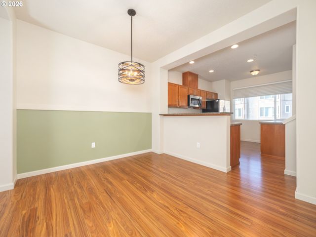 300 Nw 116TH Ave 104, Portland, OR 97229