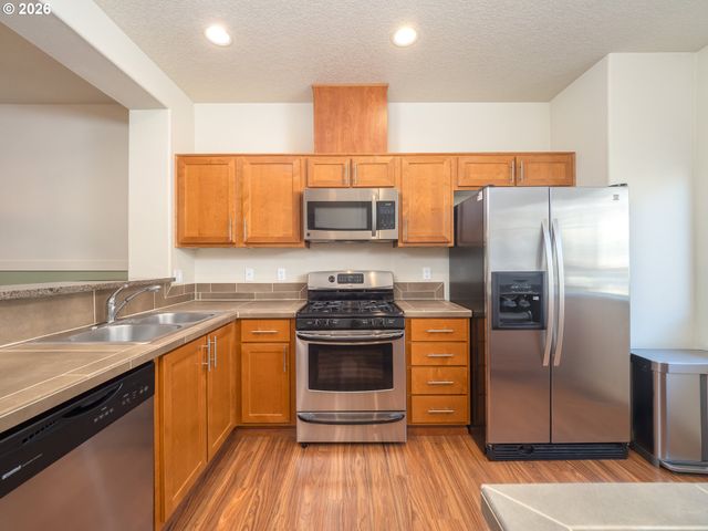 300 Nw 116TH Ave 104, Portland, OR 97229