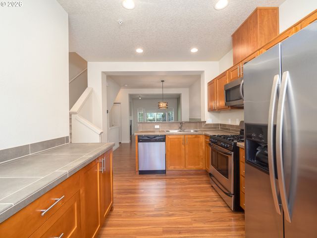 300 Nw 116TH Ave 104, Portland, OR 97229