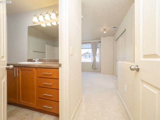 300 Nw 116TH Ave 104, Portland, OR 97229