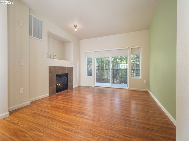 300 Nw 116TH Ave 104, Portland, OR 97229