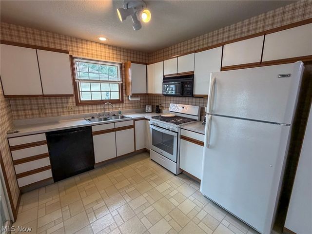 8208 Maramont Drive, Youngstown, OH 44512