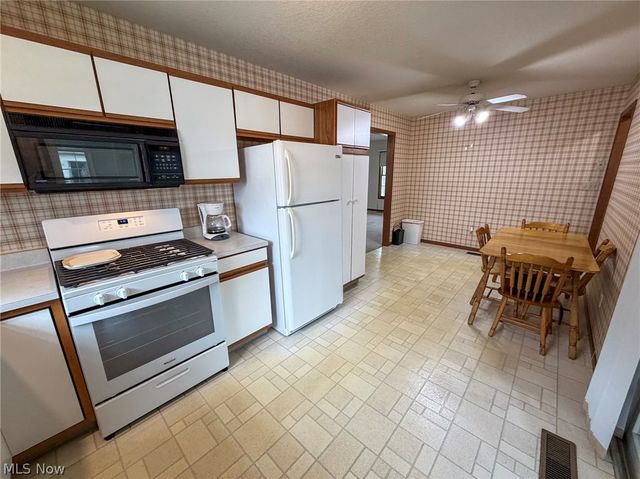 8208 Maramont Drive, Youngstown, OH 44512