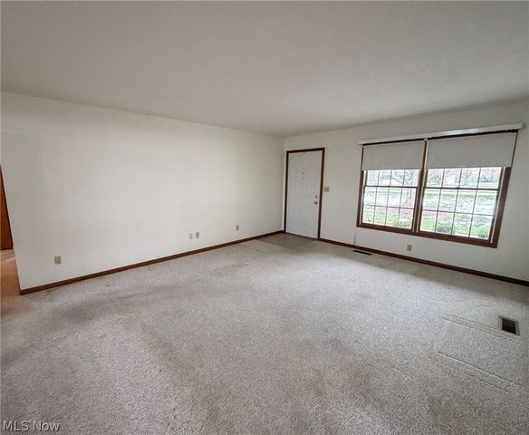 8208 Maramont Drive, Youngstown, OH 44512