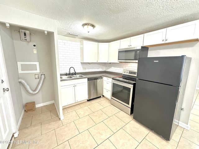 9071 3RD Avenue, Jacksonville, FL 32208