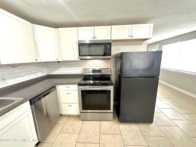 9071 3RD Avenue, Jacksonville, FL 32208
