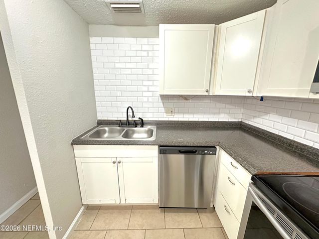9071 3RD Avenue, Jacksonville, FL 32208