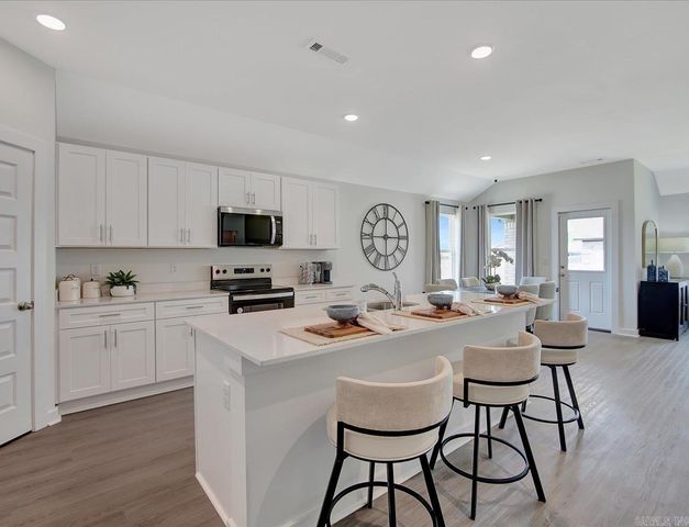 37 Wolfsbridge Loop, Cabot, AR 72023