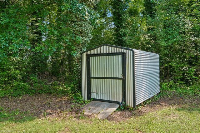 425 Mr Henry Road, Mocksville, NC 27028