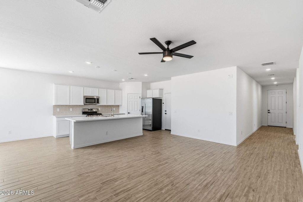 Image 10 of property listing at 5528 W MCNEIL Street, Laveen, AZ 85339