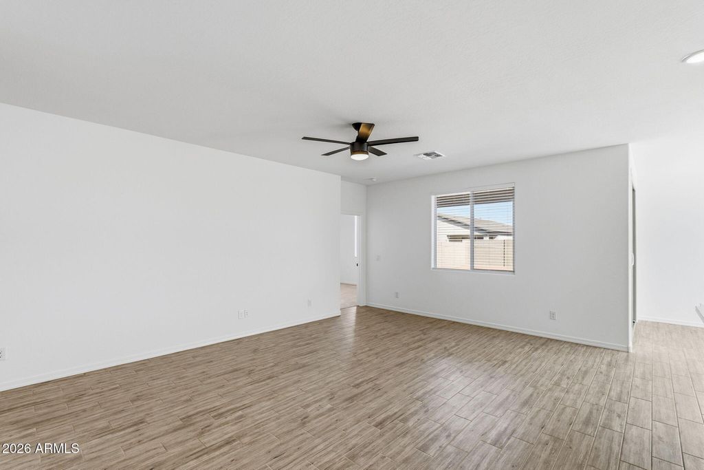 Image 8 of property listing at 5528 W MCNEIL Street, Laveen, AZ 85339