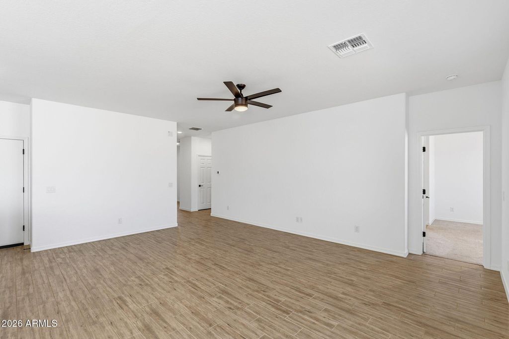 Image 9 of property listing at 5528 W MCNEIL Street, Laveen, AZ 85339