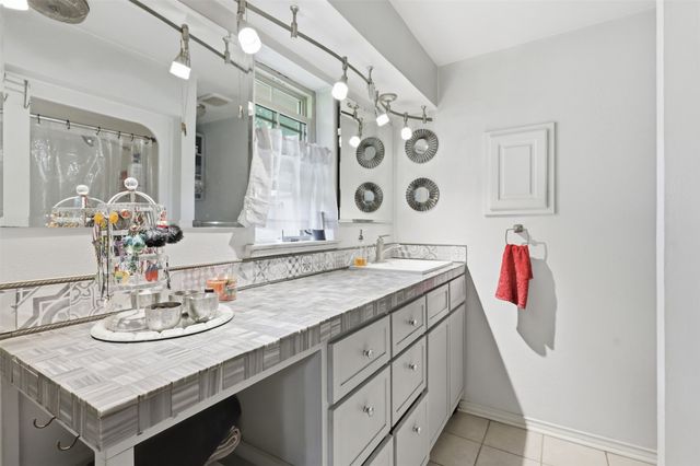 2701 Rolling Hills Drive, Sherman, TX 75092