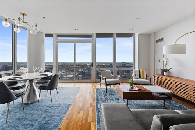 737 W Washington Boulevard 3210, Chicago, IL 60661