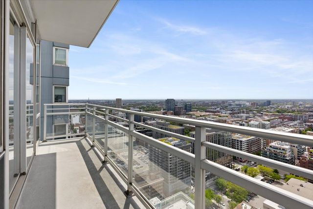 737 W Washington Boulevard 3210, Chicago, IL 60661