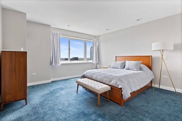 737 W Washington Boulevard 3210, Chicago, IL 60661