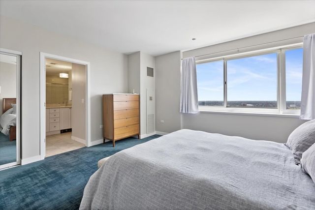 737 W Washington Boulevard 3210, Chicago, IL 60661