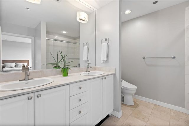 737 W Washington Boulevard 3210, Chicago, IL 60661