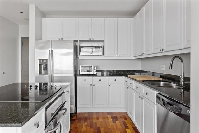 737 W Washington Boulevard 3210, Chicago, IL 60661