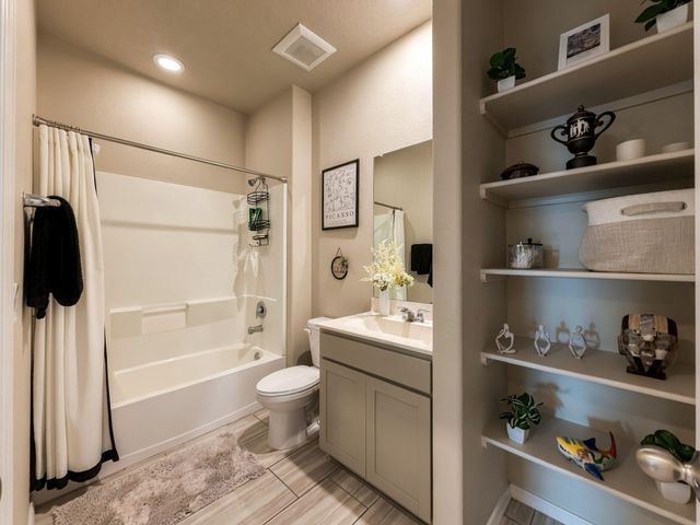 4810 Mount Salas Street NE, Rio Rancho, NM 87144