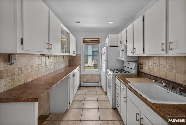 88 Franklin Terrace, Irvington, NJ 07111