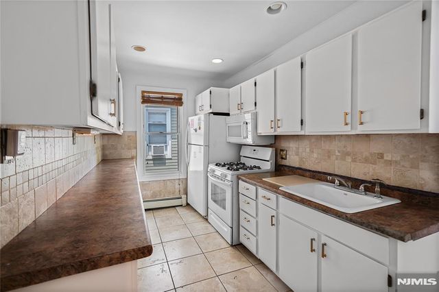 88 Franklin Terrace, Irvington, NJ 07111