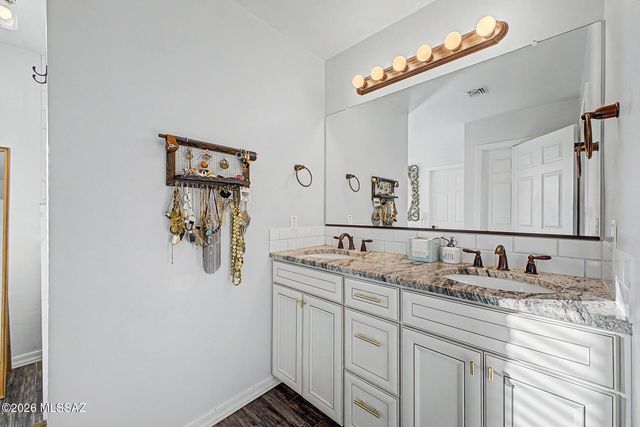 1146 W Las Lomitas Road, Tucson, AZ 85704