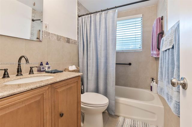 20 Park Dr 2, Bal Harbour, FL 33154