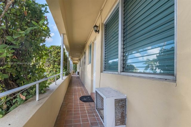 20 Park Dr 2, Bal Harbour, FL 33154