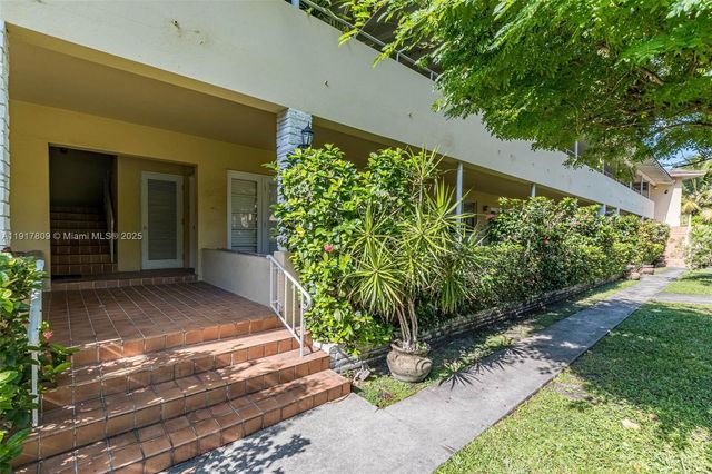 20 Park Dr 2, Bal Harbour, FL 33154