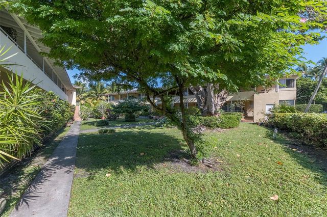 20 Park Dr 2, Bal Harbour, FL 33154