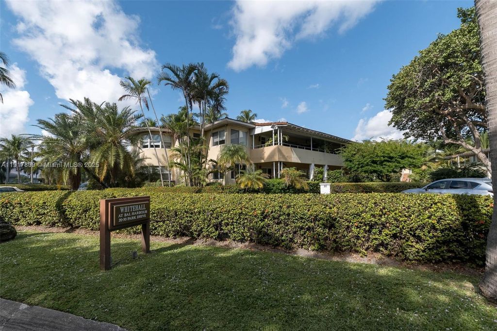 20 Park Dr 2, Bal Harbour, FL 33154
