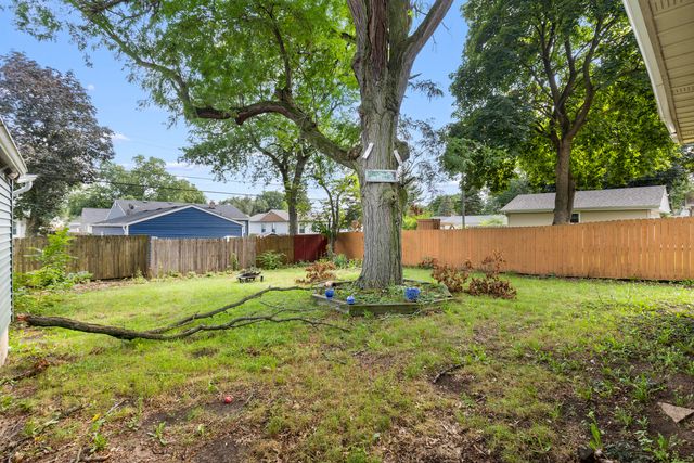 6319 Park Ridge Road, Loves Park, IL 61111