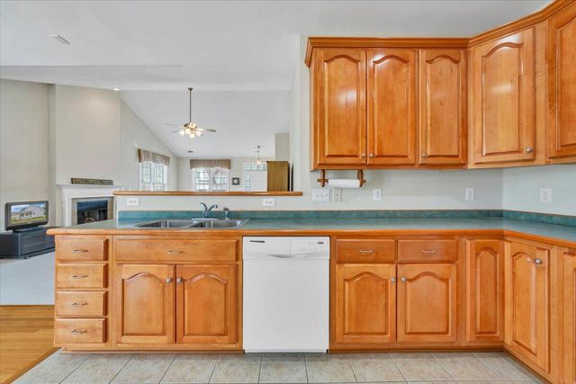 S 734 Battery DR, Roanoke, VA 24019