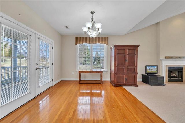 S 734 Battery DR, Roanoke, VA 24019