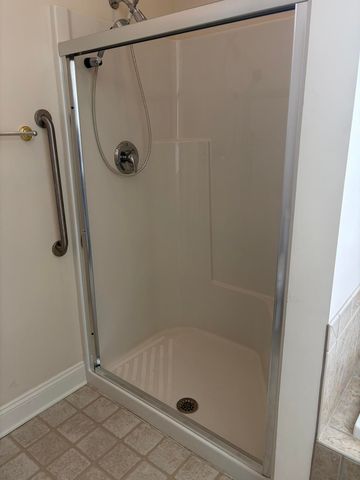 S 734 Battery DR, Roanoke, VA 24019