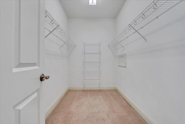 S 734 Battery DR, Roanoke, VA 24019