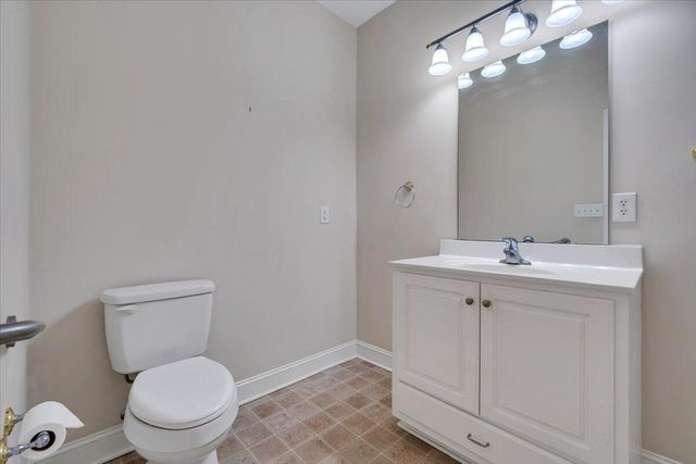 S 734 Battery DR, Roanoke, VA 24019