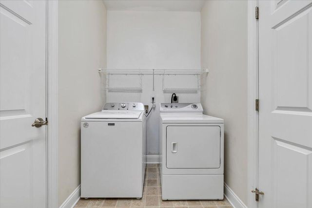 S 734 Battery DR, Roanoke, VA 24019