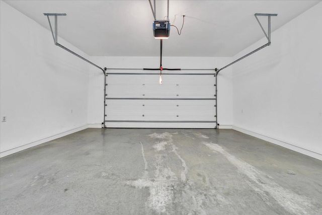 S 734 Battery DR, Roanoke, VA 24019