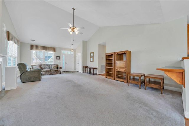 S 734 Battery DR, Roanoke, VA 24019