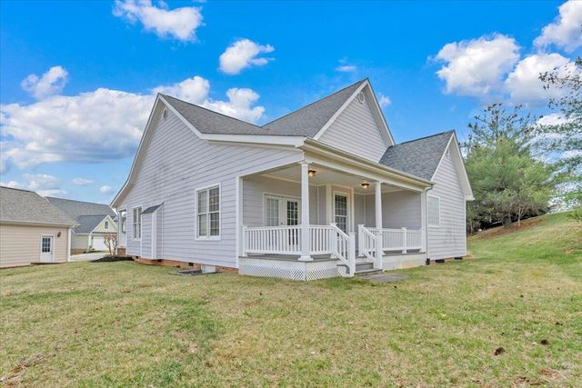 S 734 Battery DR, Roanoke, VA 24019