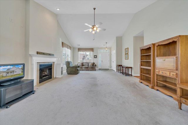 S 734 Battery DR, Roanoke, VA 24019