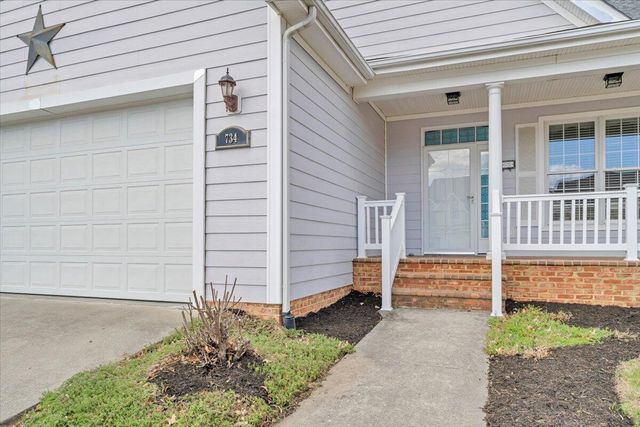 S 734 Battery DR, Roanoke, VA 24019