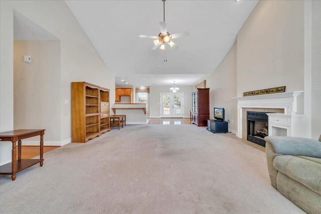 S 734 Battery DR, Roanoke, VA 24019